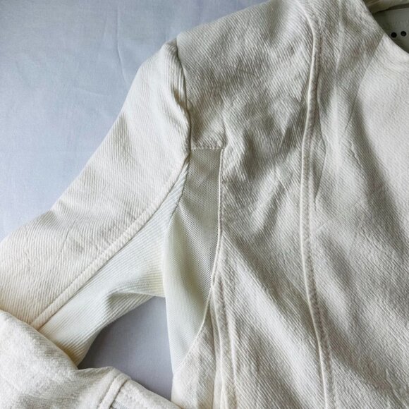 Blank NYC White Crepe Moto Jacket Size XS  Mesh Panels Long Sleeve Zip Close - Picture 5 of 11